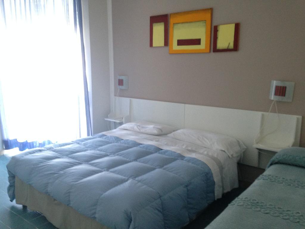 Hotel Anna Terracina Oda fotoğraf