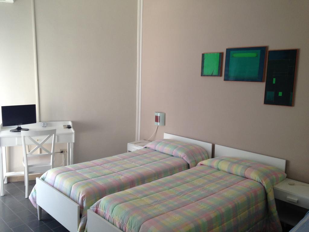 Hotel Anna Terracina Oda fotoğraf